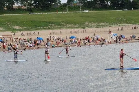 1-Hour Live-Guided Paddleboard Experience At Edgewater 1