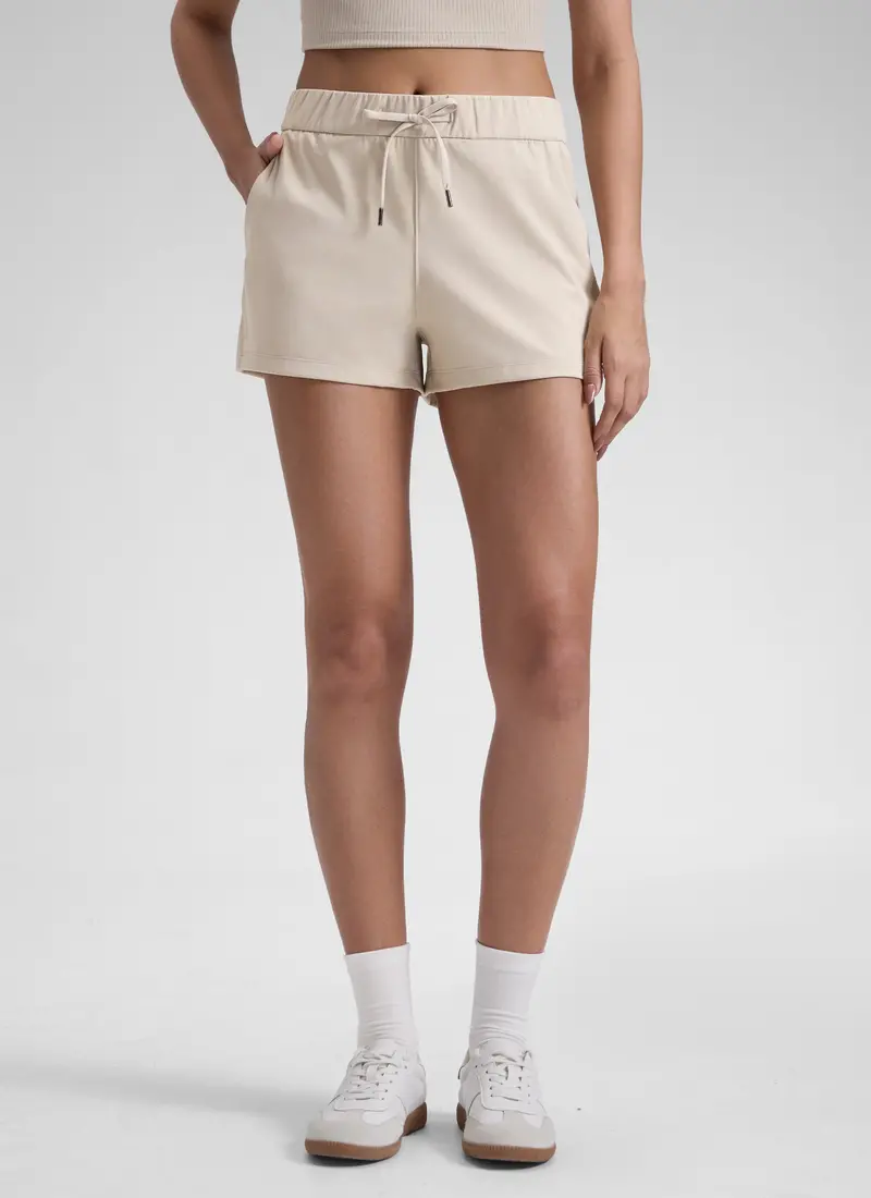 Stretch Mid-Rise Pocket Shorts – 2.5-Inch Inseam For Active Days 1
